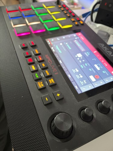 Akai professional mpc live - akai, ii