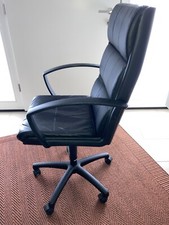Schreibtischstuhl, Chefsessel mit Armlehnen schwarz