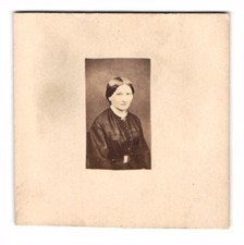 Fotografie Portrait Bartha Böhringer im Biedermeierkleid 