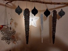 Anhänger Weihnachten, Tannenzapfen, Eiskristall, Kugeln schwarz und Silber