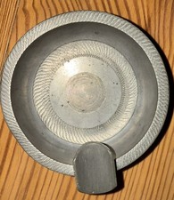 Aschenbecher aus Zink/Zinn Durchmesser ca. 7,5 cm