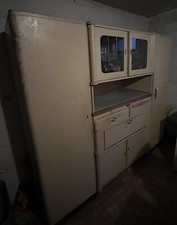 alter küchenschrank /