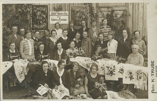 Frauen mit nähmaschinen - frauen,