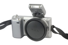 Sony Alpha NEX-5N 16.1MP Digitalkamera - Silber (Gehäuse) mit Touchscreen "TOP"