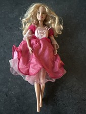 Barbie aus den 2000ern mit drehendem Kleid Ballerina