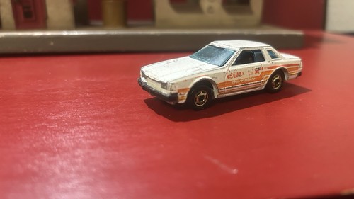Hot wheels datsun 200 - hot,