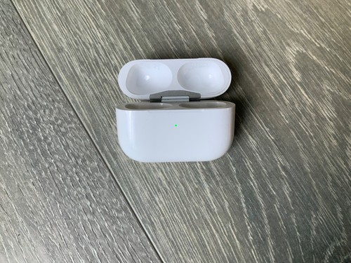 Apple airpods pro - pro, ladecase