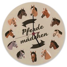 Pferdemädchen und Pferde