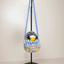 Taube auf Schaukel Auto