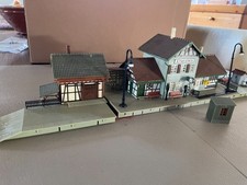 Bahnhof, Lockschuppen und