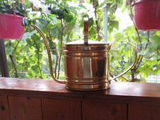 Handarbeit Blumen Gießkanne aus Messing.