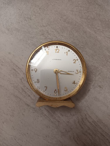Klassischer vintage wecker von - klassischer,