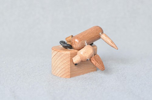 Holzspielzeug wackelfigur - holzspielzeug,