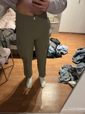 Khaki Cargohose mit Taschen Zara