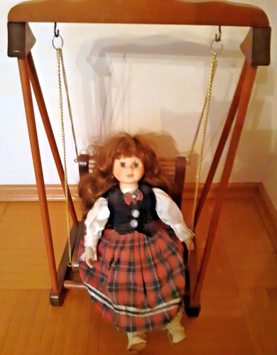 Porzellanpuppe mit großer