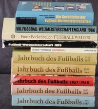 5 x Jahrbuch des Fußballs 1966 bis 1970 + 5 Bücher Fussball WM =Konvolut 10 Büch