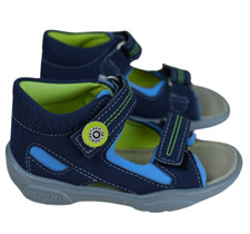 Schöne Kindersandalen von