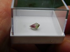 zweifrabiger Turmalin - facettiert aus Brasilien