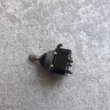 NETZSCHALTER/LAUTSTÄRKEPOTI