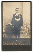 Fotografie junger Knabe als