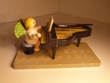 Wendt & Kühn Engel am offenen Flügel, ovales Logo