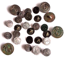 Fast vollständiger Originalsatz napoleonischer Uniformknöpfe 6. Linieninfanterie