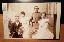 2 schöne Mädchen - Frauen & Mann & Soldat Uniform Helm / KAB Hans Weis Memmingen