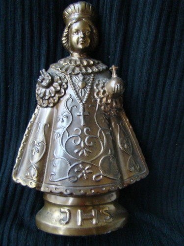 Prager jesulein statue - 2a,