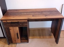 Schreibtisch mit Stauraum