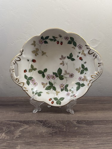Wedgwood wild strawberry bone - wild,