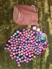 Murmeln Kugeln im Ledersäckchen alt Glasmurmeln Glassteine Spielzeug 