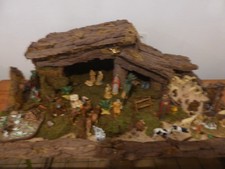 Große Weihnachtskrippe mit Figuren und Tieren , kein Versand