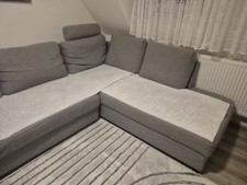 Graues Sofa mit