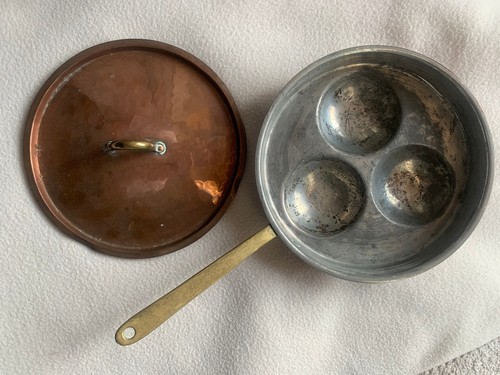 Antike kupfer eierpfanne mit - antike,