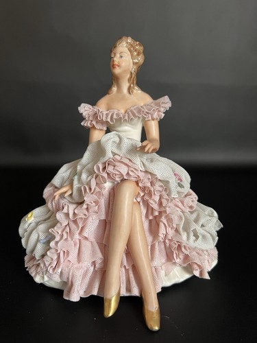 Porzellanfigur spitzenkleid - porzellanfigur,