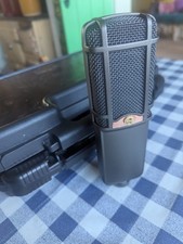 Passives Bändchenmikrofon. Umgewidmet von Eight Button Mics.