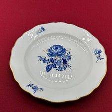 MEISSEN TELLER AUS PORZELLAN BLAUE BLUME MIT GOLDGRÄSERN UND INSEKTEN 18cm