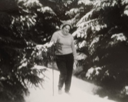 Schierke junge frau steht - schierke,