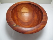 rustikale Schale aus Zwetschge