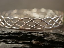 Toller Silber Armreif Gitter