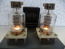 Siemens Röhre RS 1007 mit Sockel und Anodenanschluß (je 2  Stk.) für KW Endstufe