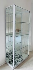 Sehr hochwertige Glasvitrine mit Beleuchtung weiß, Alu