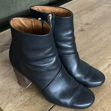 &Other Stories, Damen