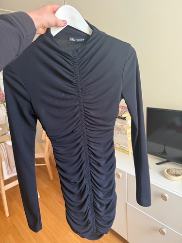 Zara minikleid schwarz gerafft - zara,