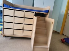 Wickeltisch mit 12 Schubladen der Firma Dusyma