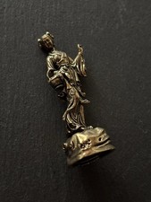 Frauenfigur aus Messing |