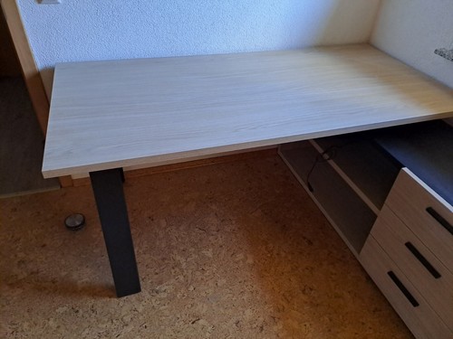 Schreibtisch