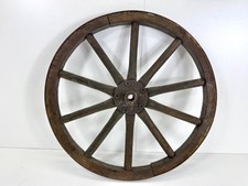 Altes antikes Wagenrad Holzrad