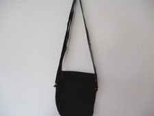schwarze Schultertasche