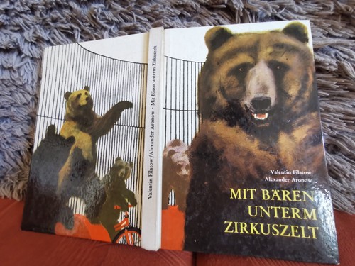 Mit bären unterm zirkuszelt - bären,